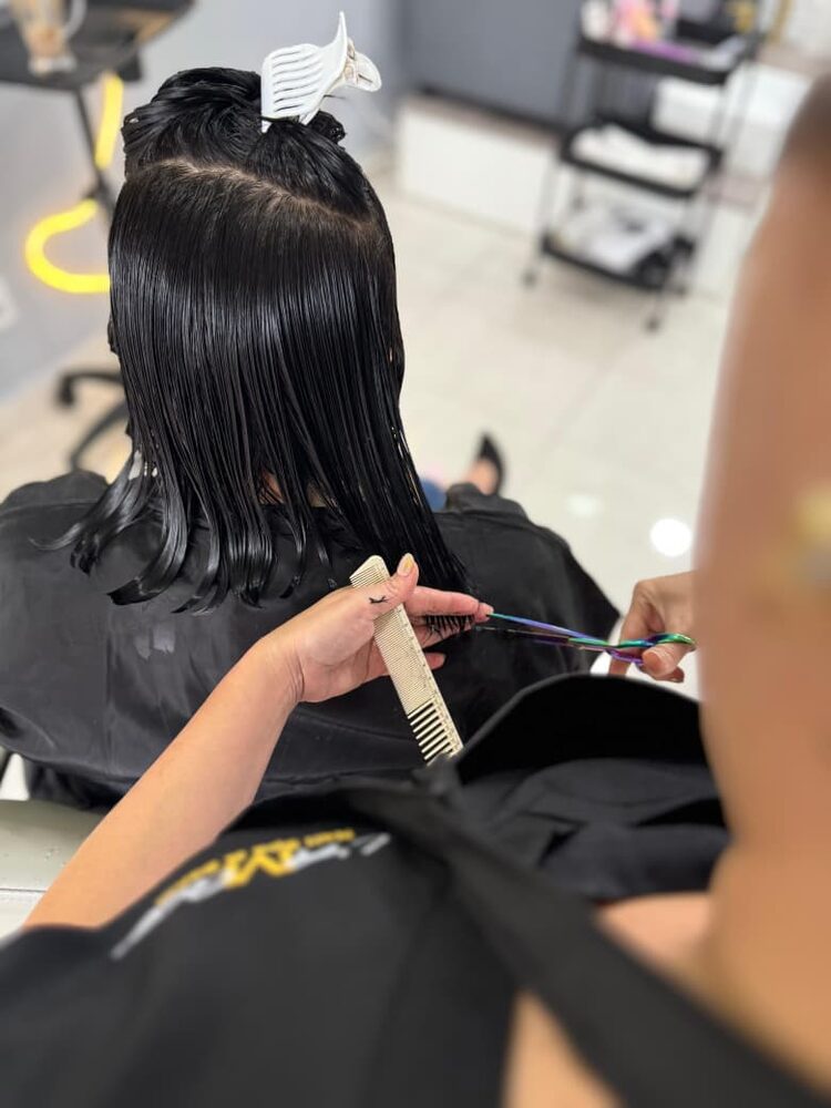 Corte en el salón