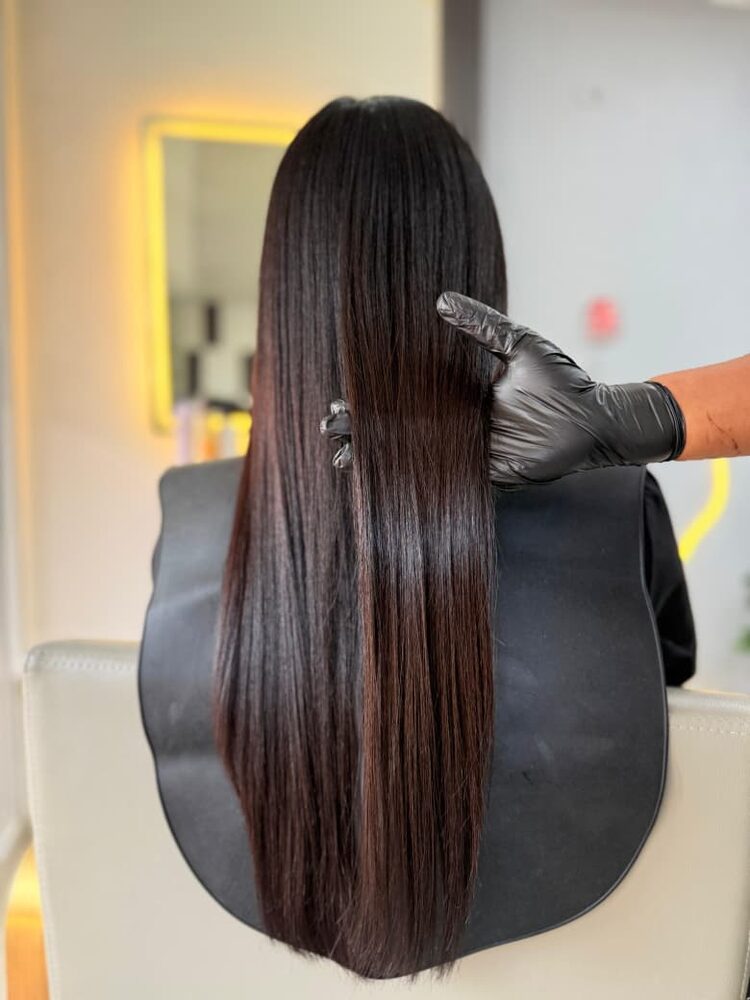 Cabello liso con brillo