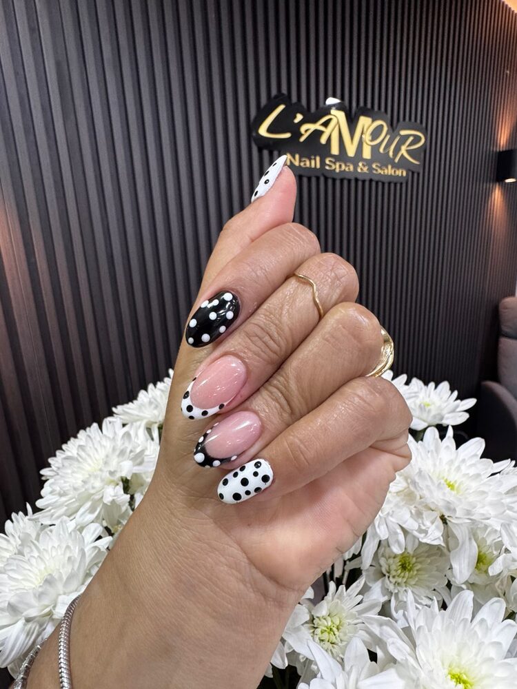Uñas francesas con puntos