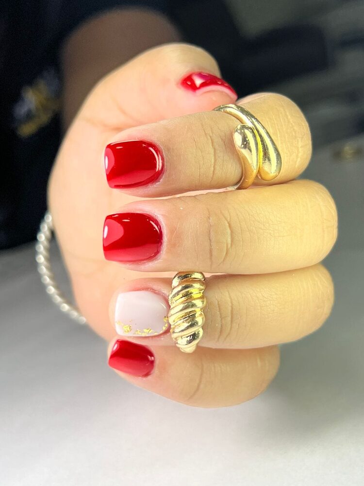 Uñas rojas cortas